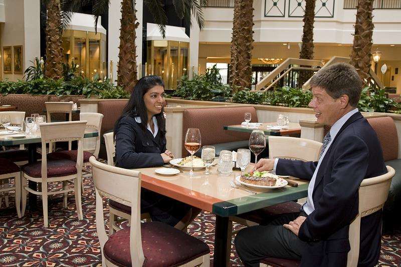 Embassy Suites By Hilton Houston Near The Galleria Restoran fotoğraf